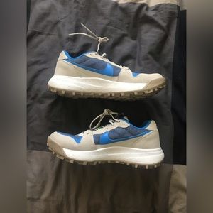 Nike ACG Lowcate Trail Running Bone/Blue 
Mens Size 9